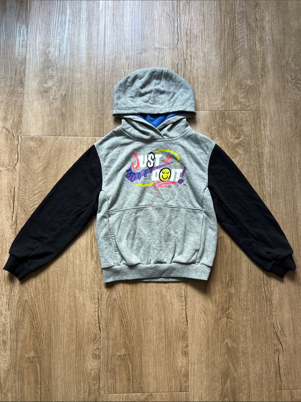 Nike Kids Grey Hooded Sweatshirt with Black Sleeves & 'Just Do It' Graphic Sz 7